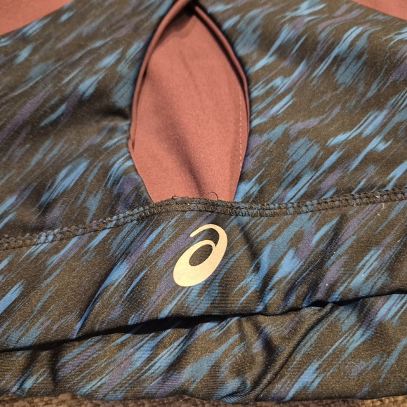 Asics Blue and Black Patterned Sports Bra and Shorts Set - Picture 9 of 11